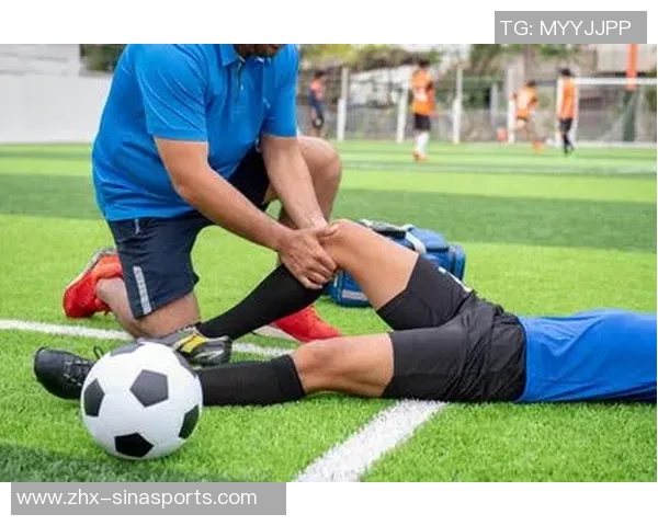 足球受伤的隐患与预防措施解析助力运动员健康成长 足球受伤的隐患与预防措施解析助力运动员健康成长